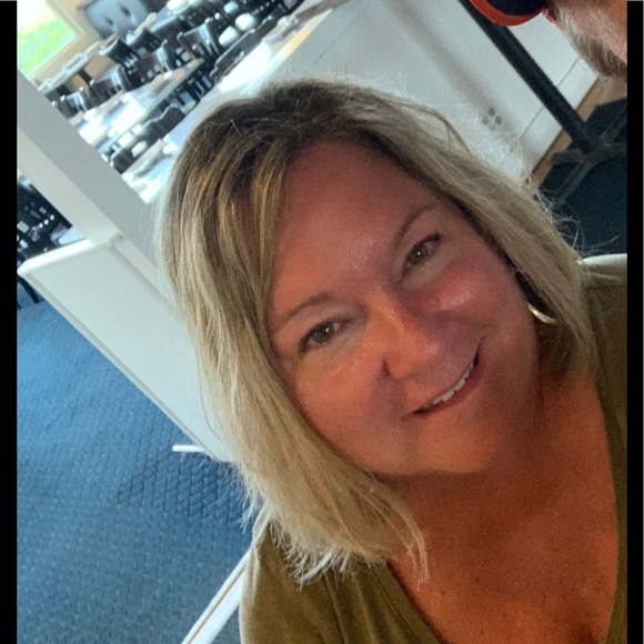 Meet your Posher, Christine - Picture 1 of 1